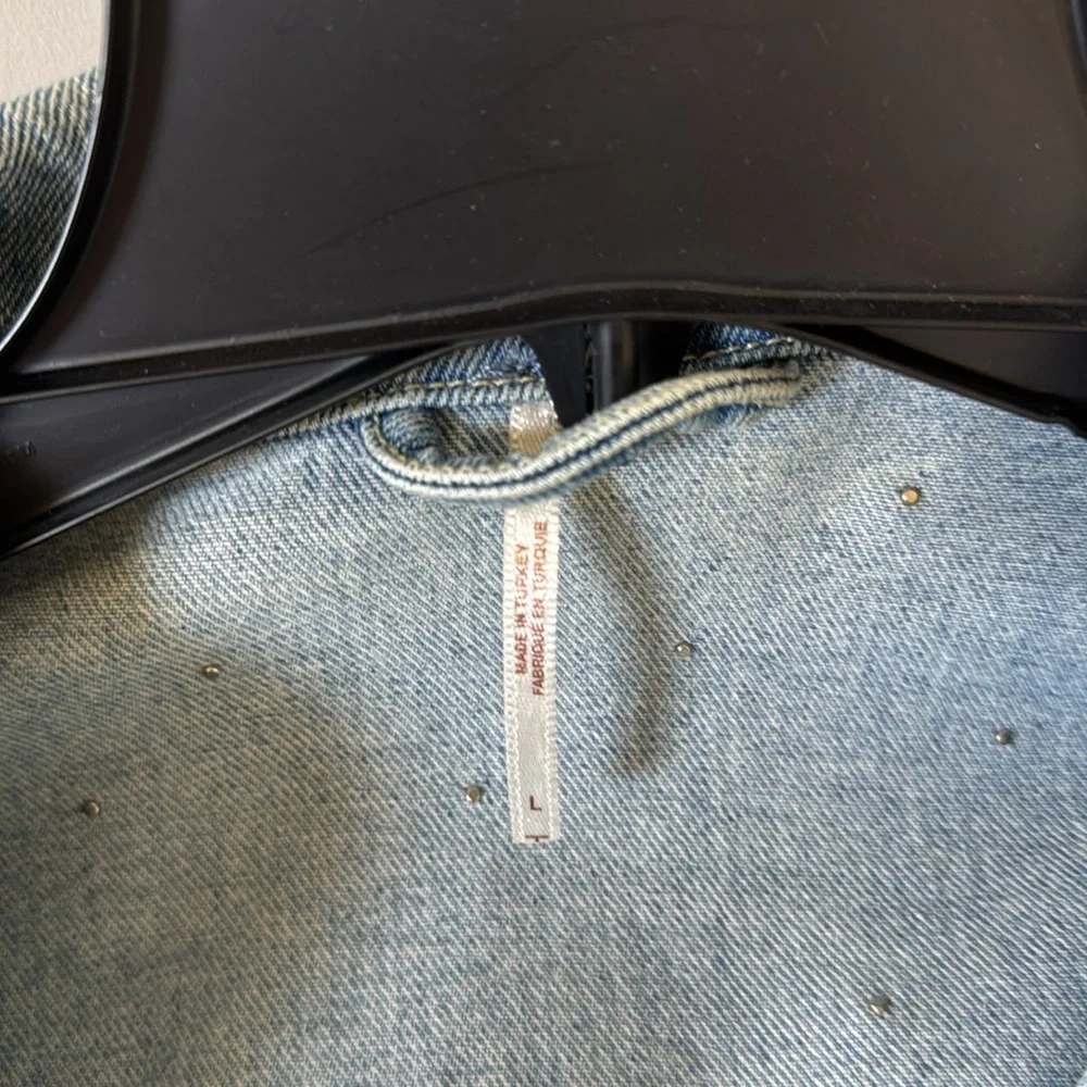 Free people Sunday funday pearl light Blue Denim Jacket with Pearls distressed - Picture 7 of 9